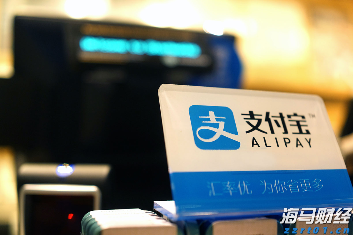 苹果(AAPL.US)强劲财报带动股价上涨，但AI投资及关税问题成华尔街争论焦点